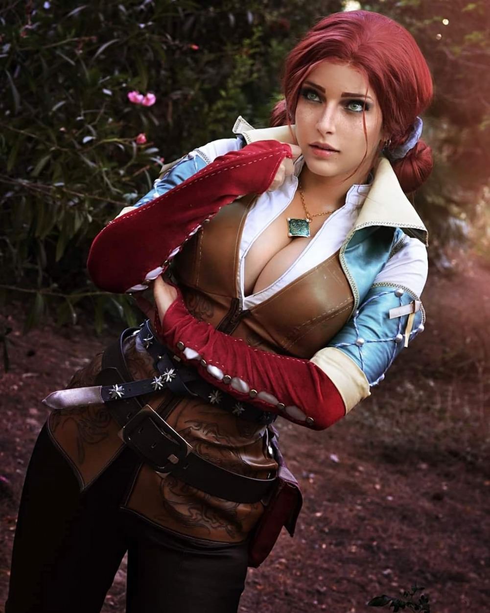  Shermie Cosplay as Triss Merigold