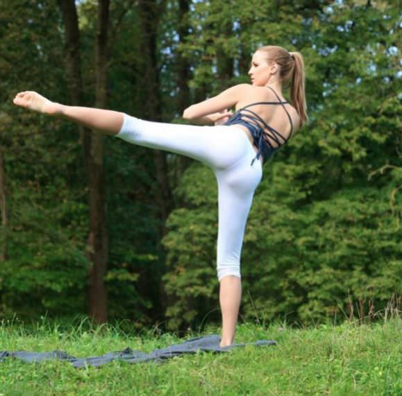 jordan-carver-yoga-10.jpg