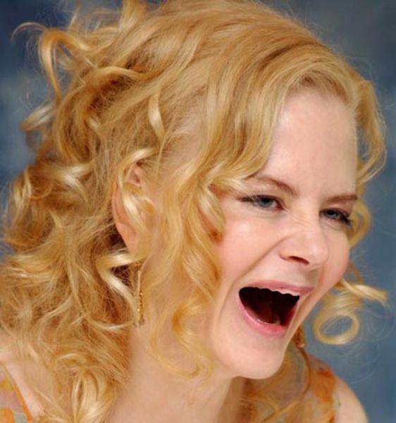 Actresses without teeth 17