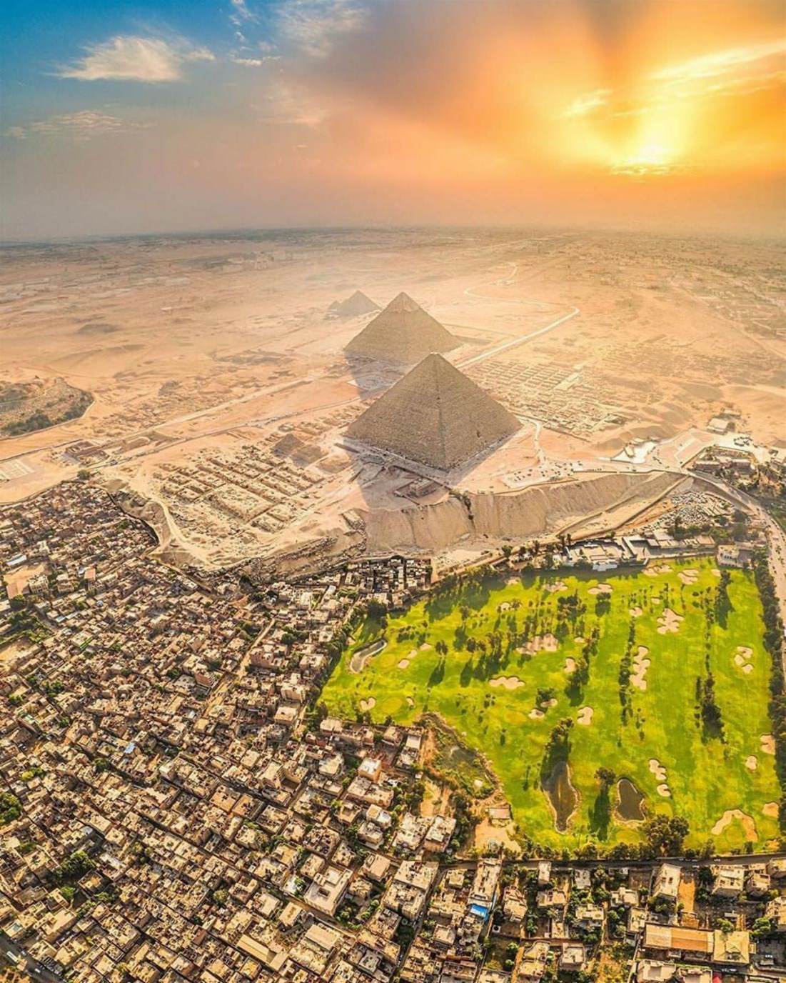  Pyramids of Giza 