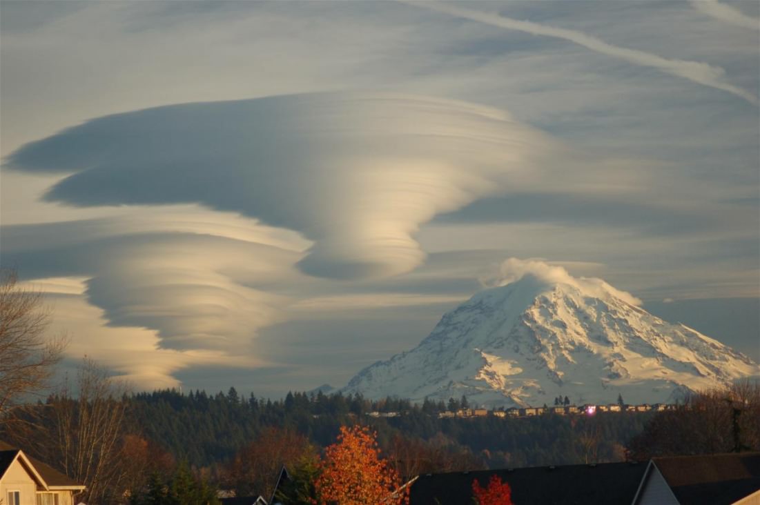 Mt Rainier clouds