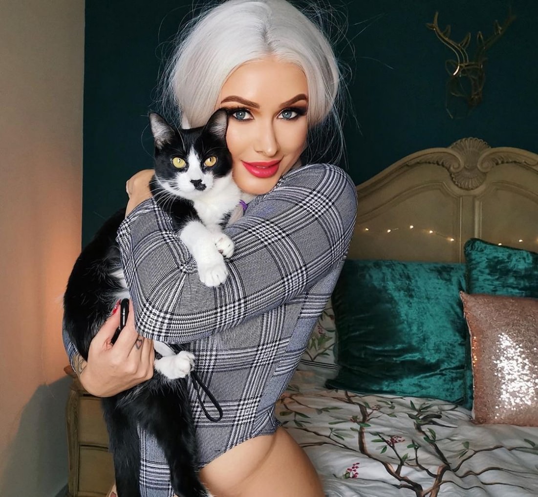  @darthlux Lara Lux