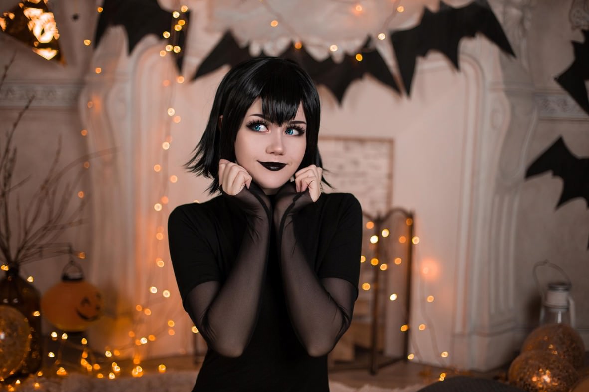  Mavis Dracula by Anastasia Komori