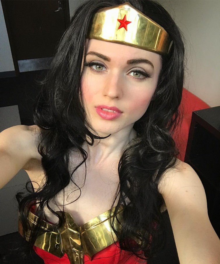 Cosplay model Amouranth
