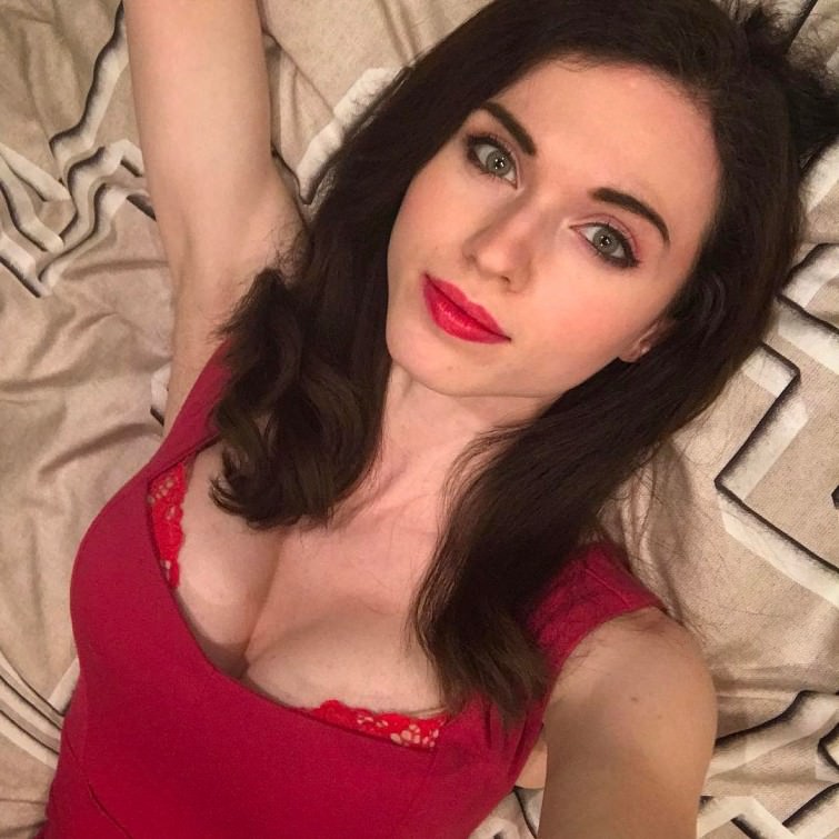 Cosplay model Amouranth