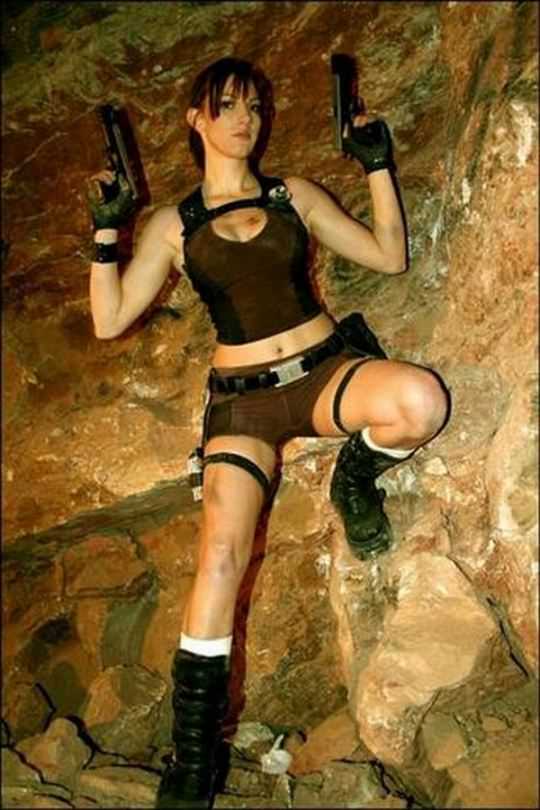 Lara Croft Cosplay 21