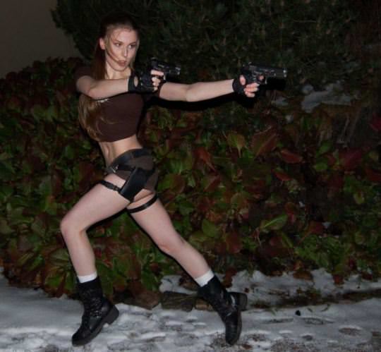 Lara Croft Cosplay 3