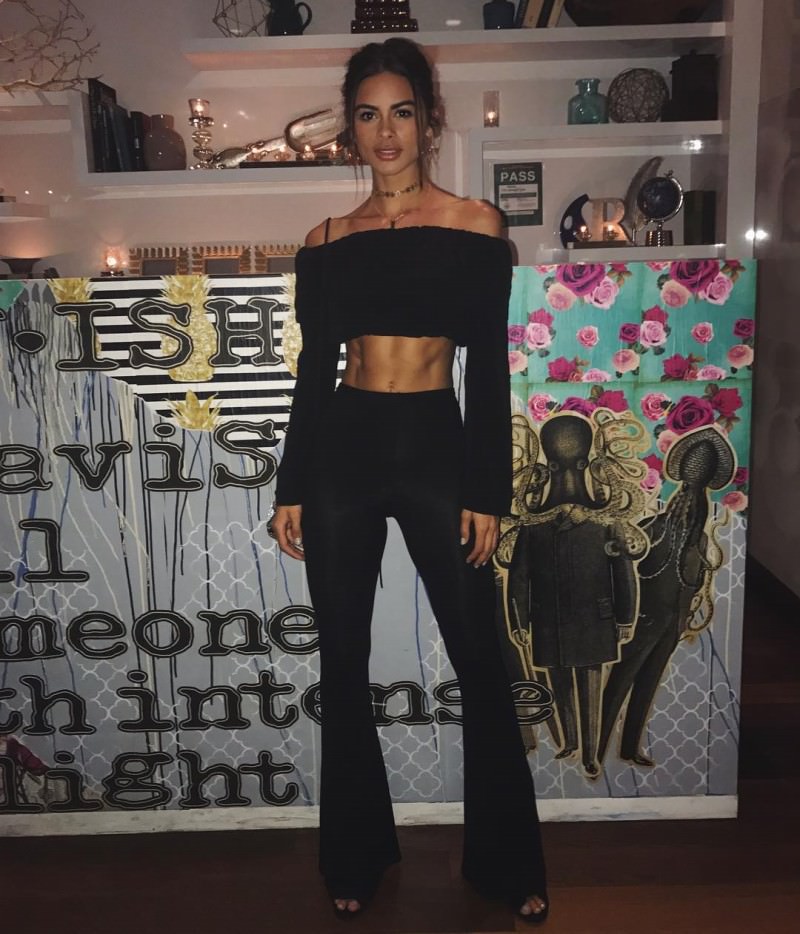 Ladies with some Abs
