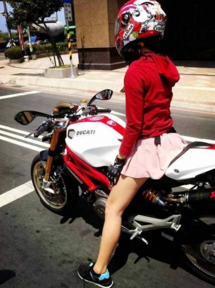 Girls who love Bikes