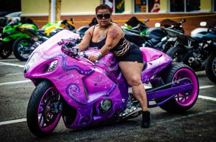 Girls who love Bikes