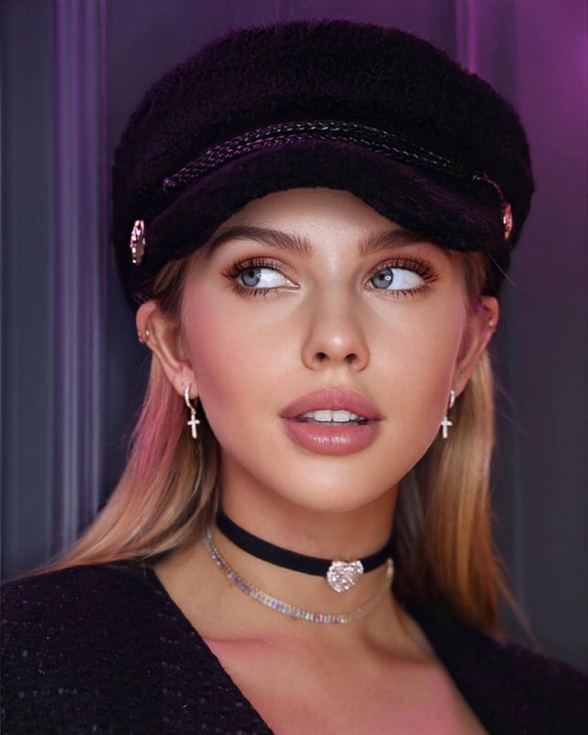  Alexa Breit