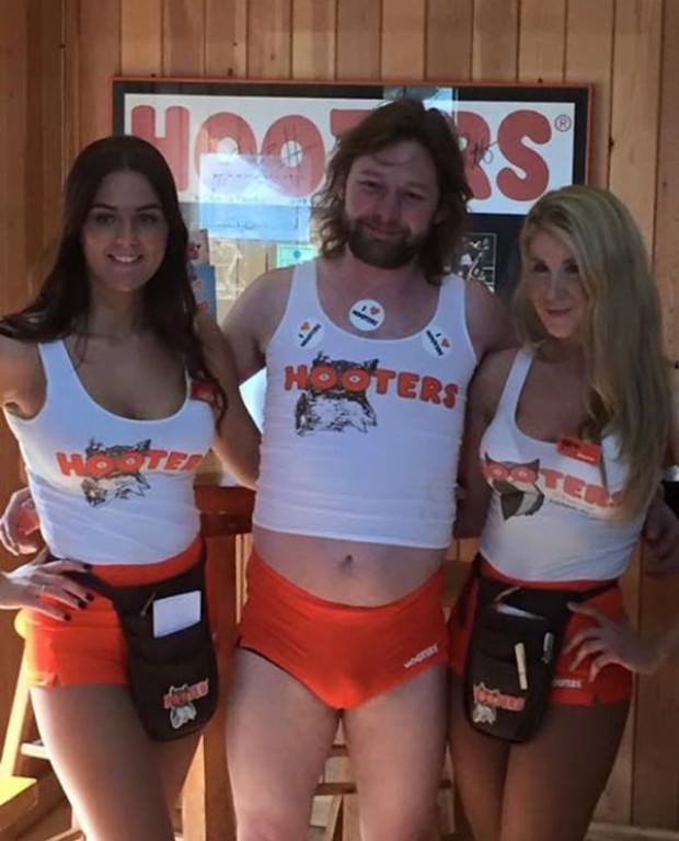 hooters.