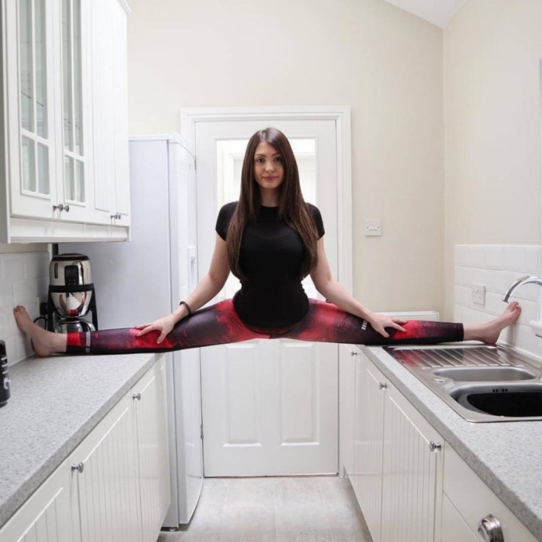 Girls in the kitchen