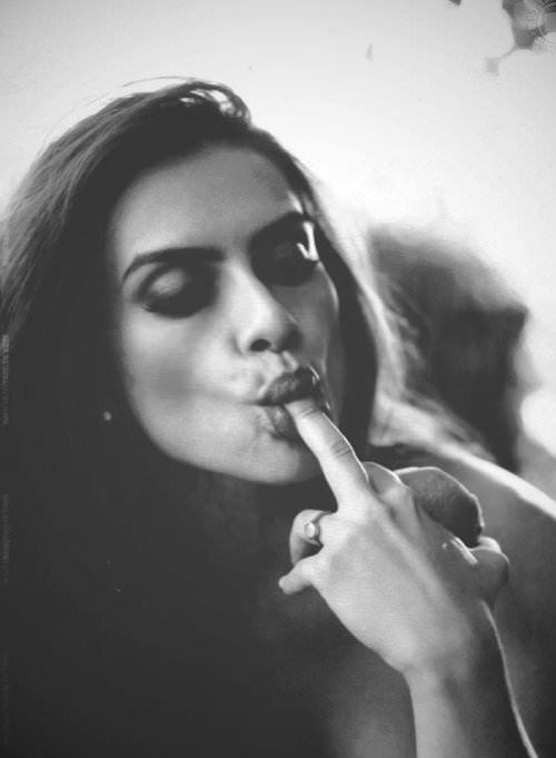 middle finger