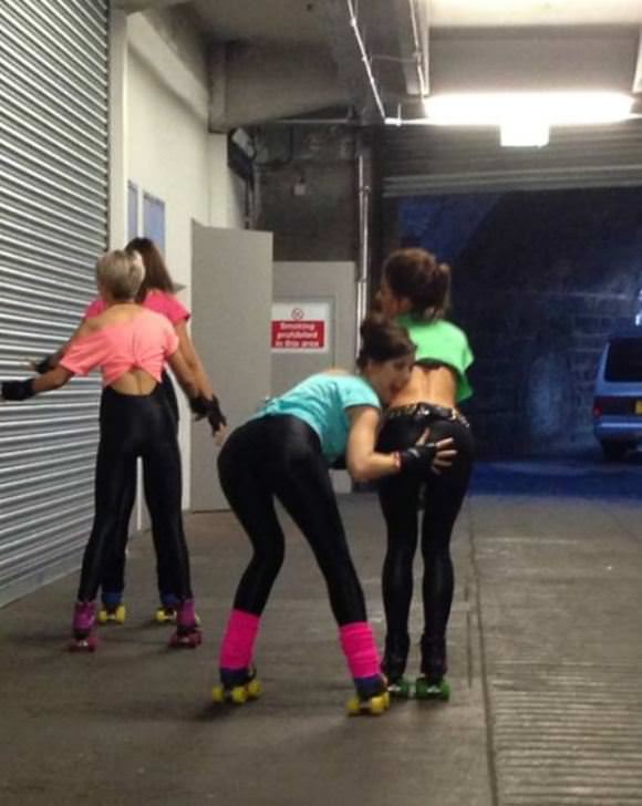 roller skating girls