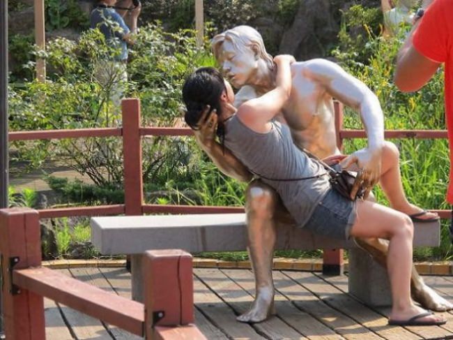 statues.