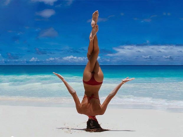 girls-weird-poses-5