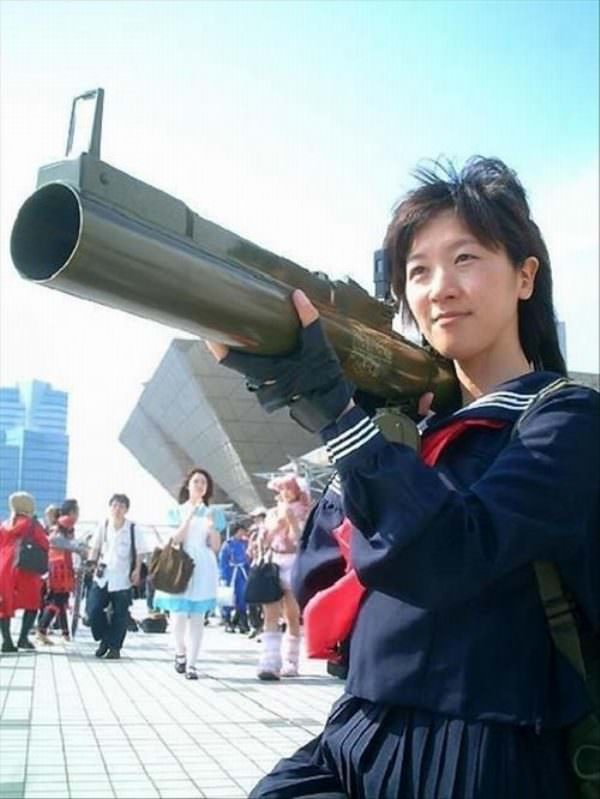 Bella bazooka. Фусако Сигэнобу. Девушка с гранатометом. Девушка с базукой. Японка с гранатометом.
