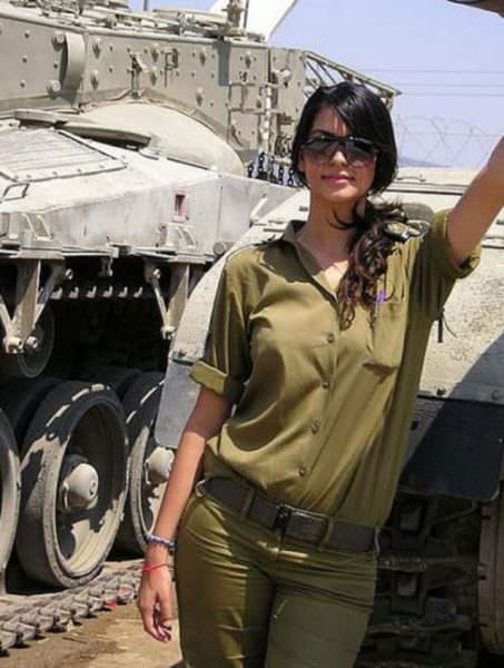 Israeli Defense Female Soldiers 14