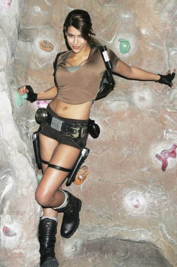 lara croft cosplay