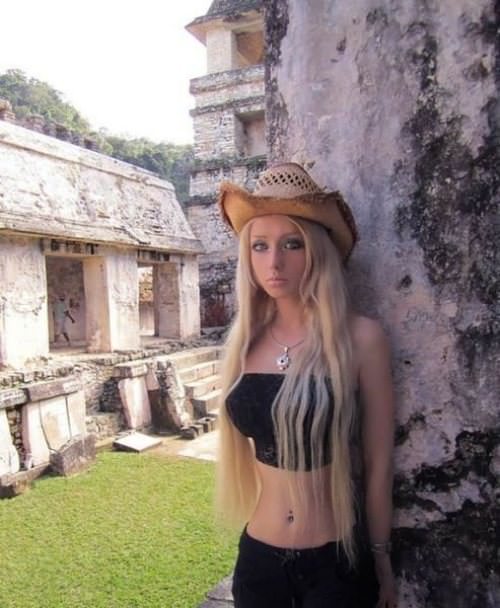 valeria-lukyanova real life barbie pictures 13