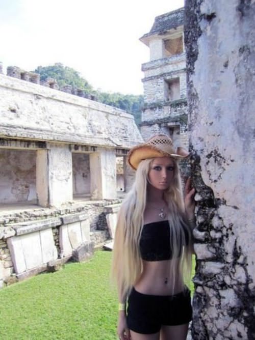 valeria-lukyanova real life barbie pictures 17