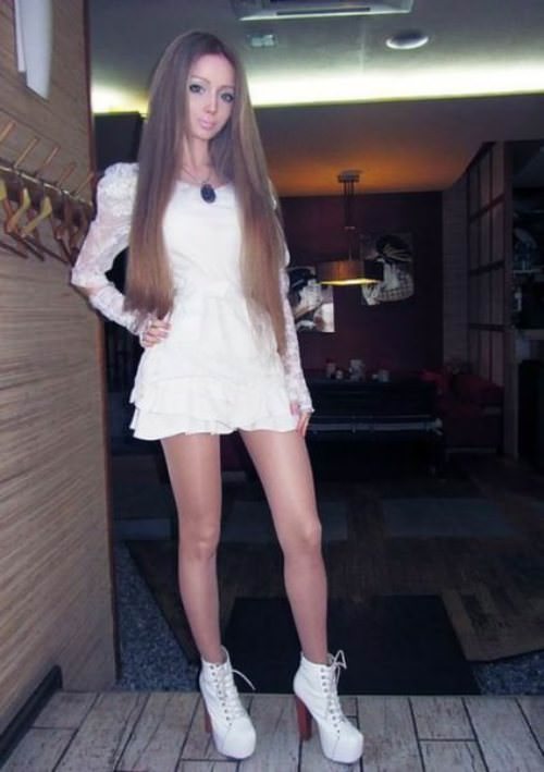 valeria-lukyanova real life barbie pictures 9