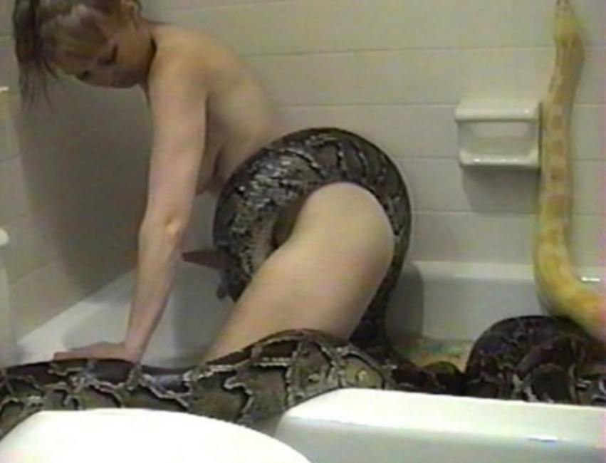 Girls full nude sex with snake