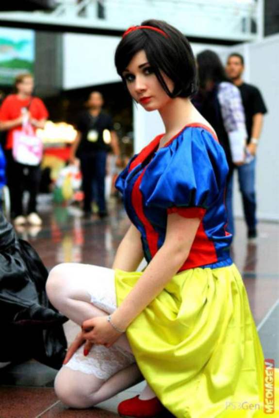 snow white cosplay