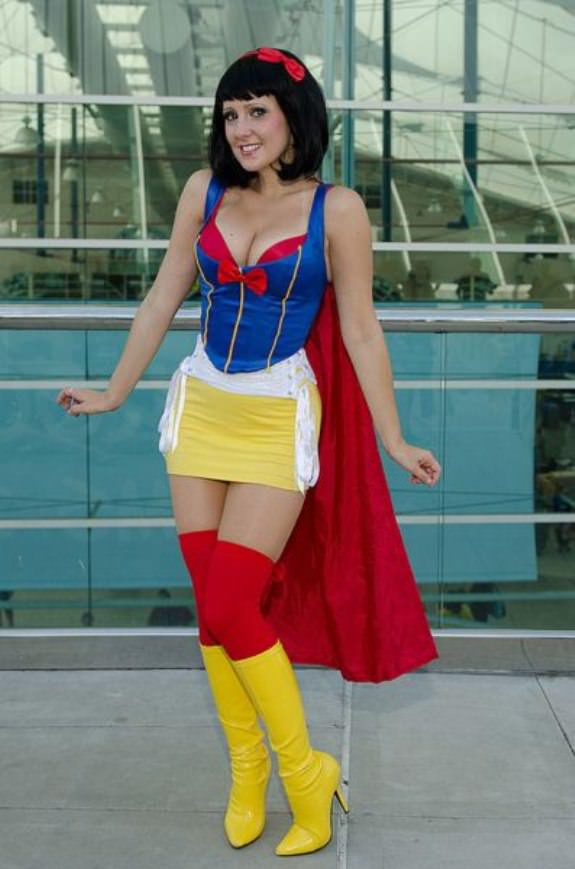 snow white cosplay