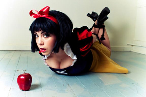 snow white cosplay