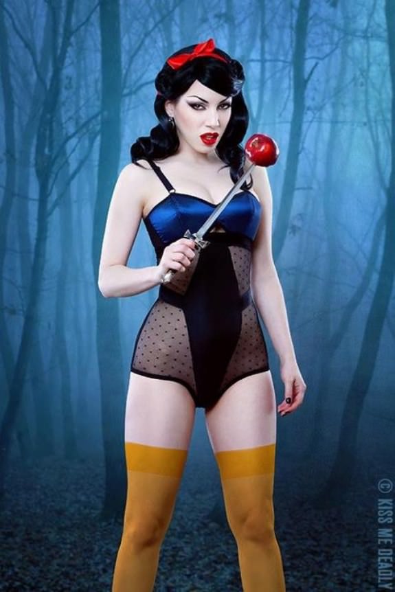 snow white cosplay