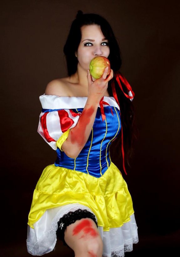 snow white cosplay