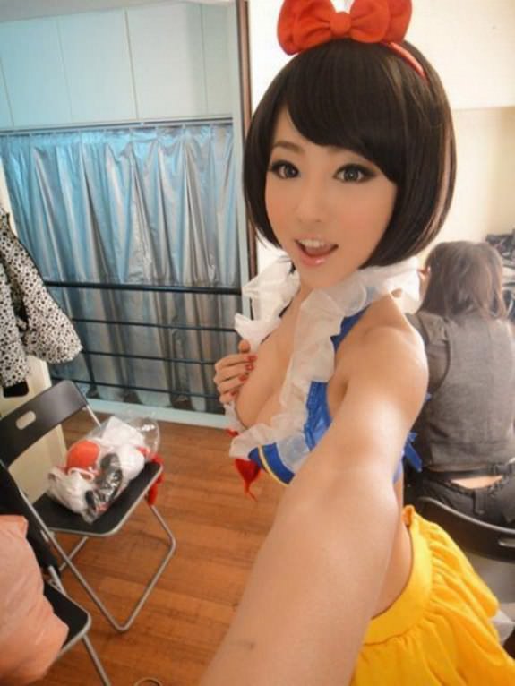 snow white cosplay