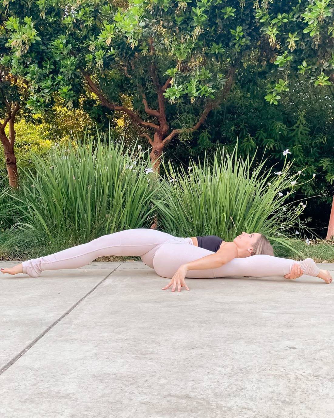  @ashleyniccoleyoga