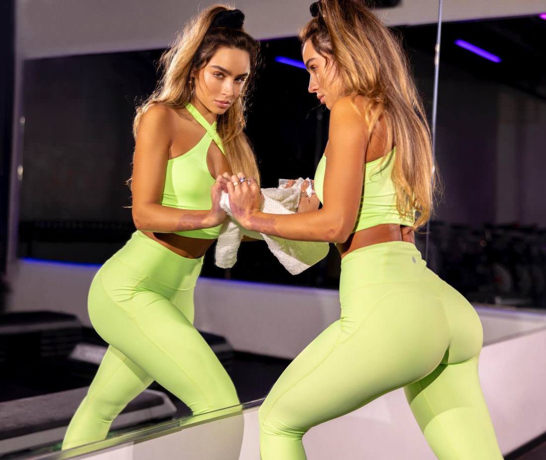  Sommer Ray