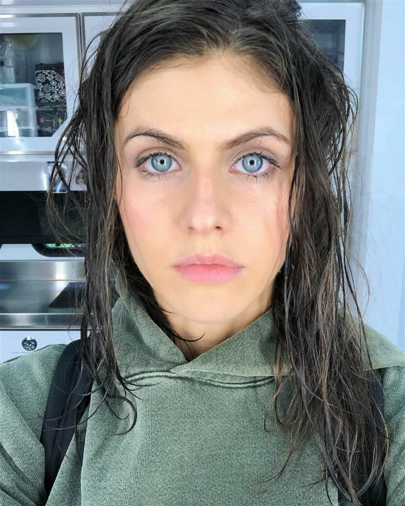 Alexandra Daddario GIFDUMP 2