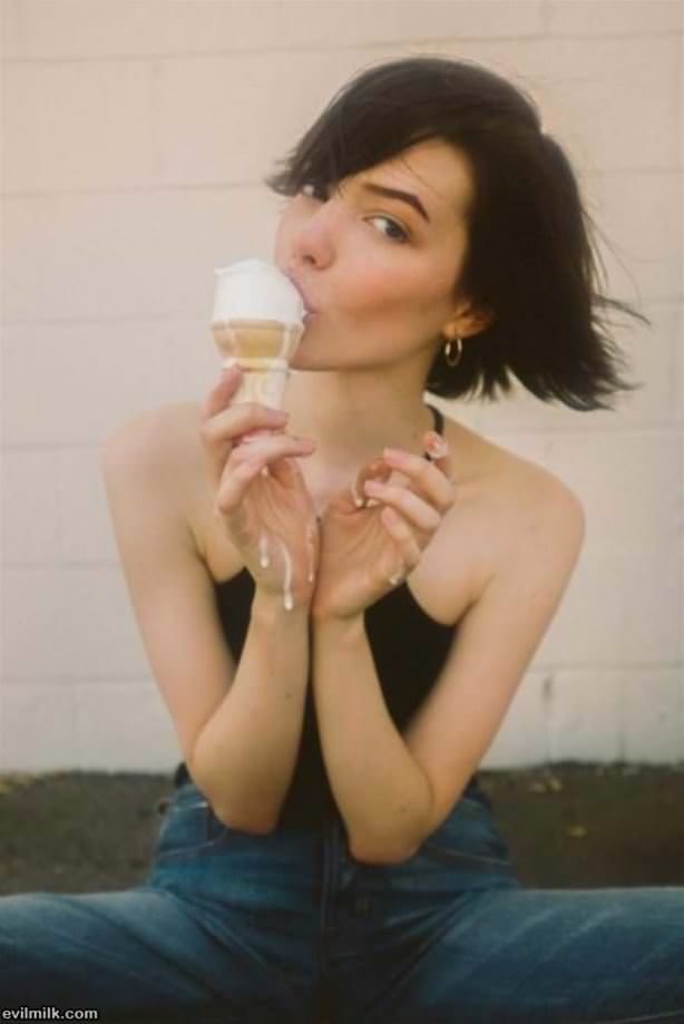 Girls Love Ice Cream 3