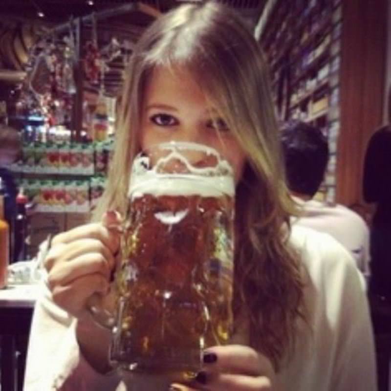 Girls who love Beer  gifdump 