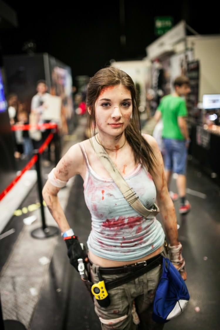 Lara Croft saves the day 3