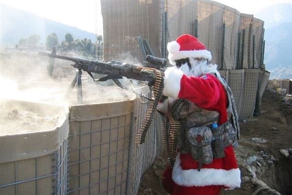 Santas Coming