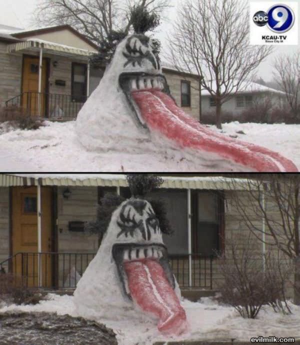 The Kiss Snowman