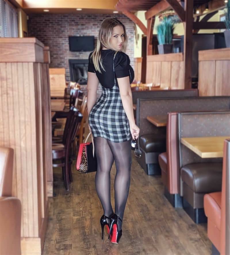 What a nice dress GIFDUMP 5