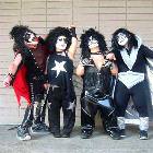 Midget Kiss